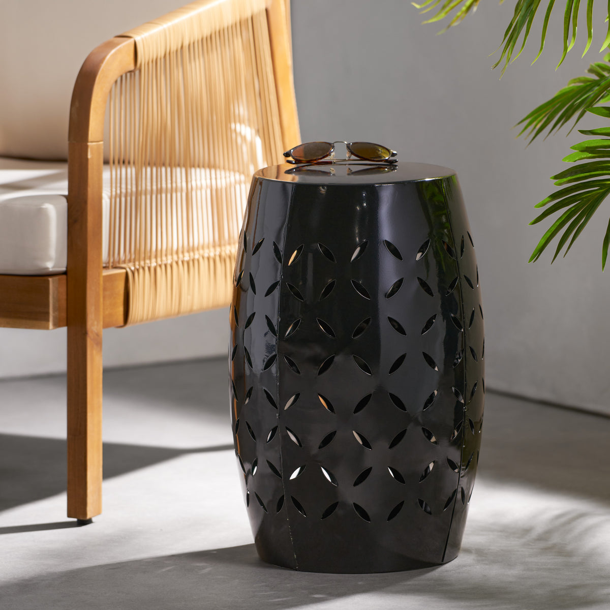 Elegant Barrel-Shaped Lace-Cut Side Table for Outdoor Spaces 61305.00BLK-djyc