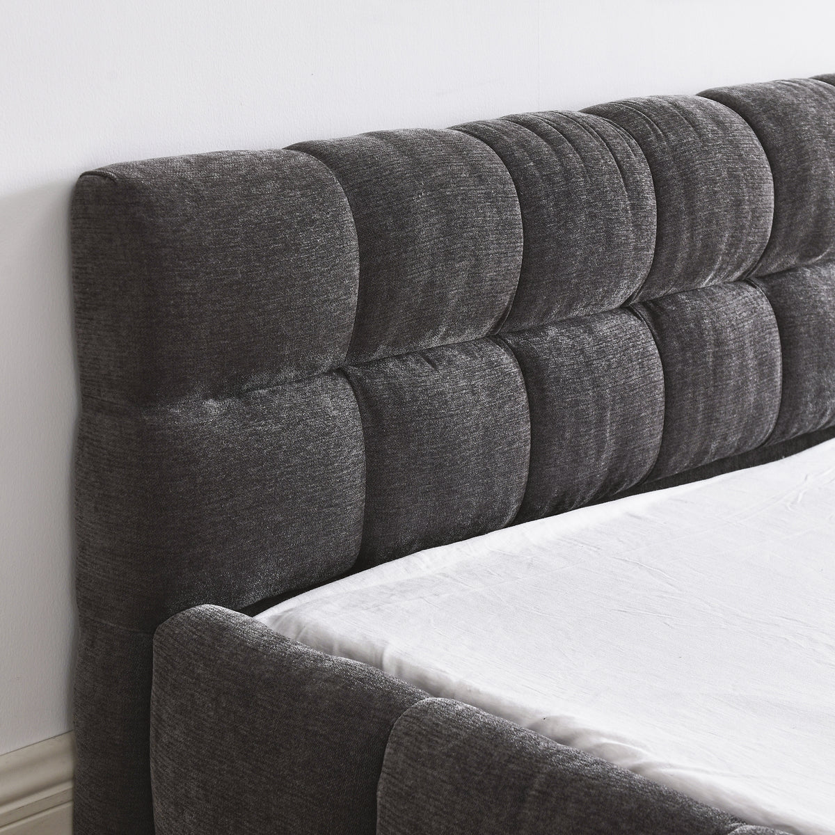 Queen Size Upholstered Bed Frame with Thick Fabric, Chenille Fabric Grounded Queen Size Platform Bed with Headboard and Solid Frame. No Box Spring Needed, Dark Grey(68''*86.5''*23.5'') W487S00221-djyc