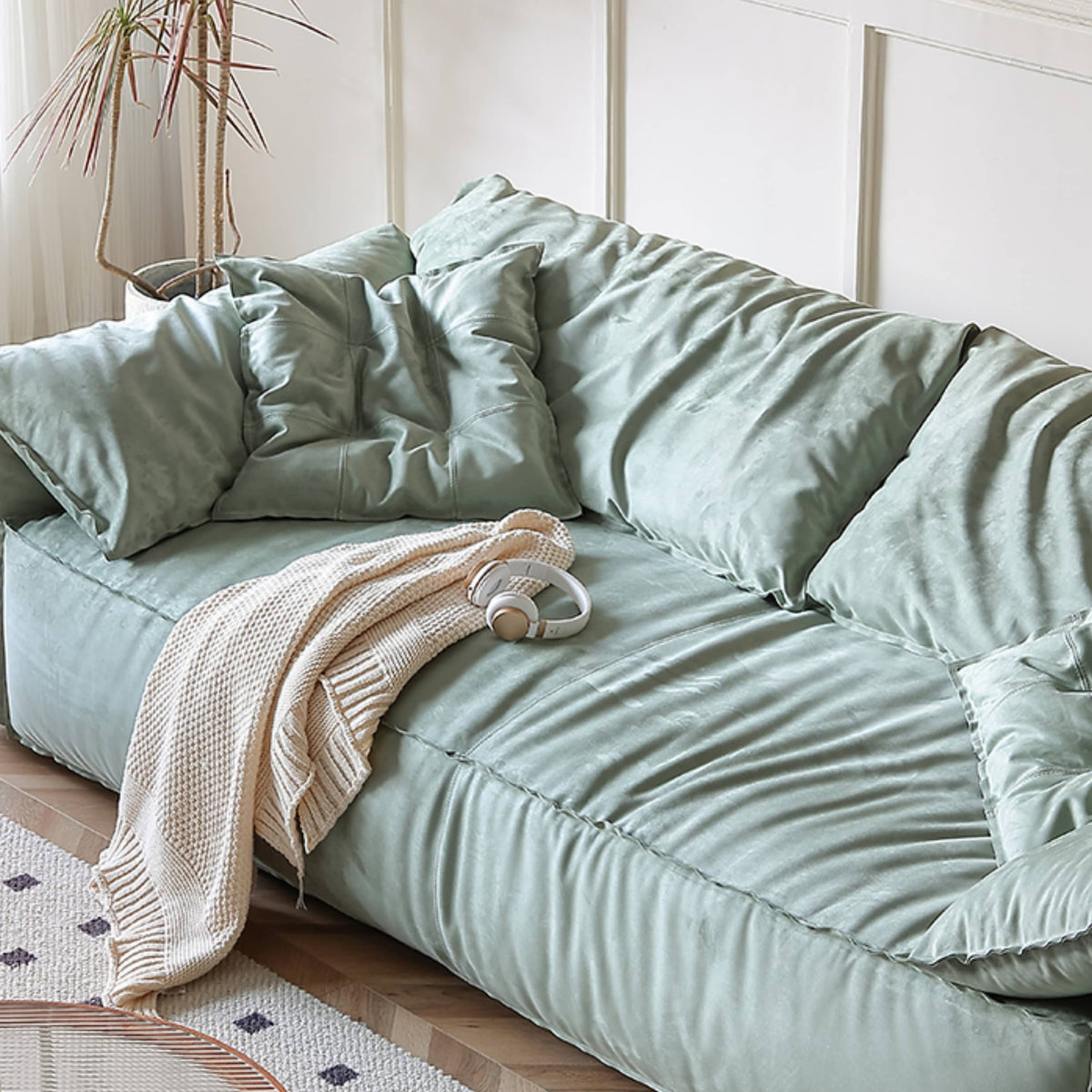 Luxurious Green Solid Wood Sofa with Premium Down Filling Hersa-1642