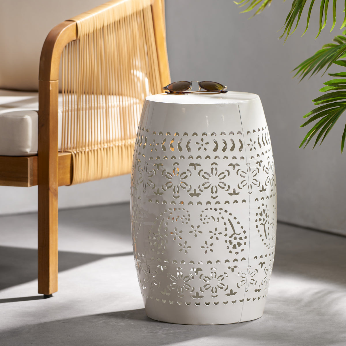 Transitional Lace-Cut Barrel-Shaped Side Table for Outdoor and Indoor Spaces 61304.00WHI-djyc