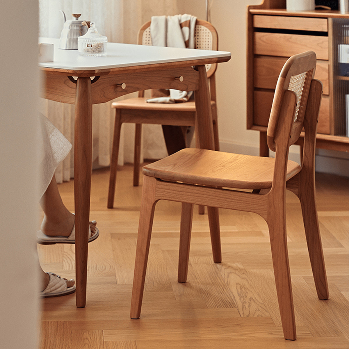 Elegant Cherry Wood Chair with Natural Rattan Accent fyg-661