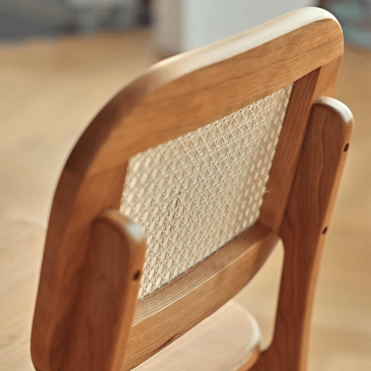 Elegant Cherry Wood Chair with Natural Rattan Accent fyg-661