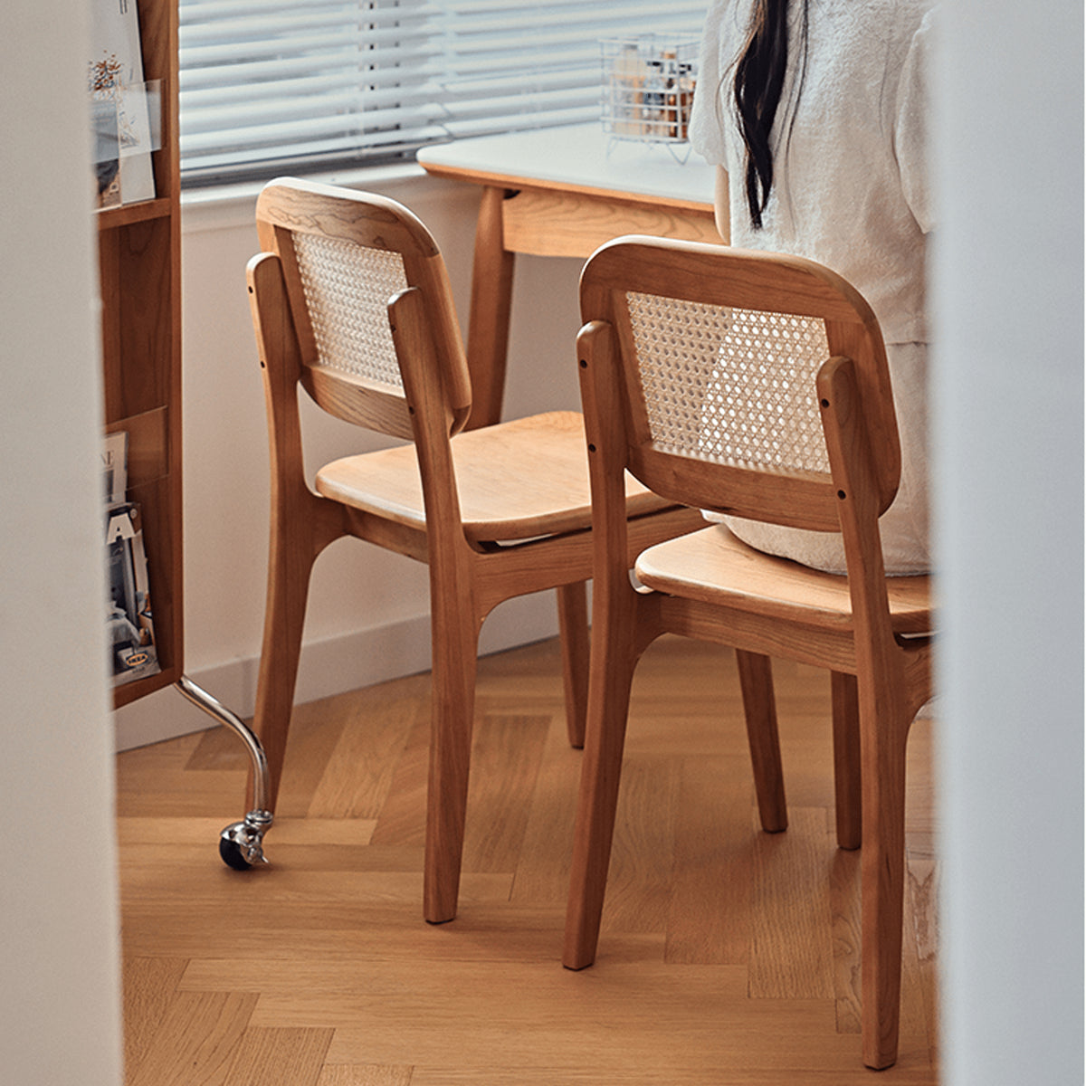 Elegant Cherry Wood Chair with Natural Rattan Accent fyg-661