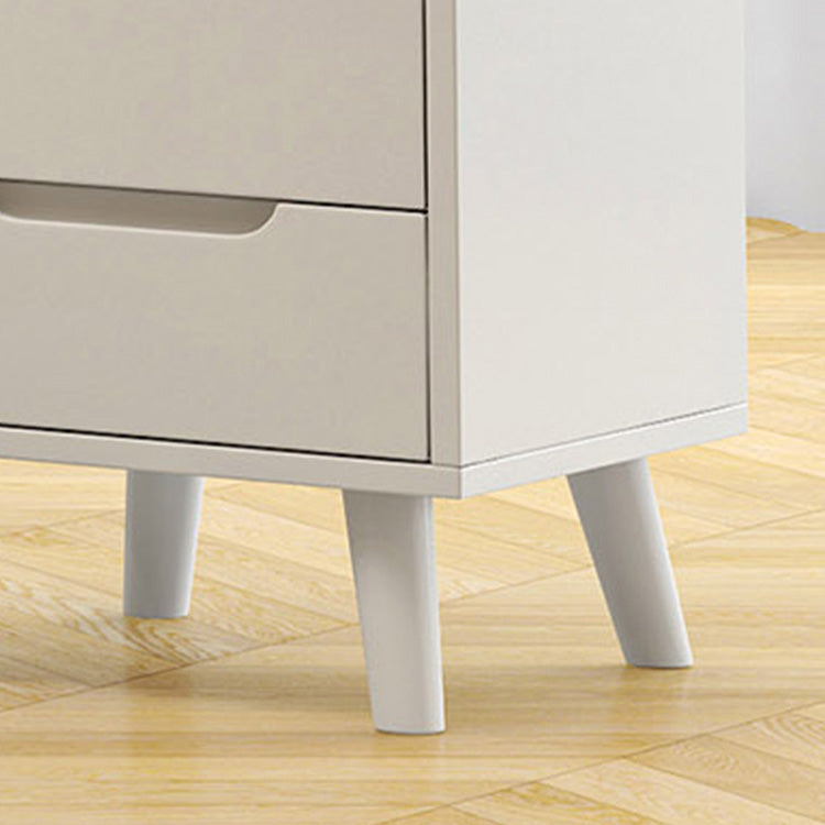 Stylish White Rubber Wood Bedside Cupboard with Glass & Ash Wood Accents hglna-1457