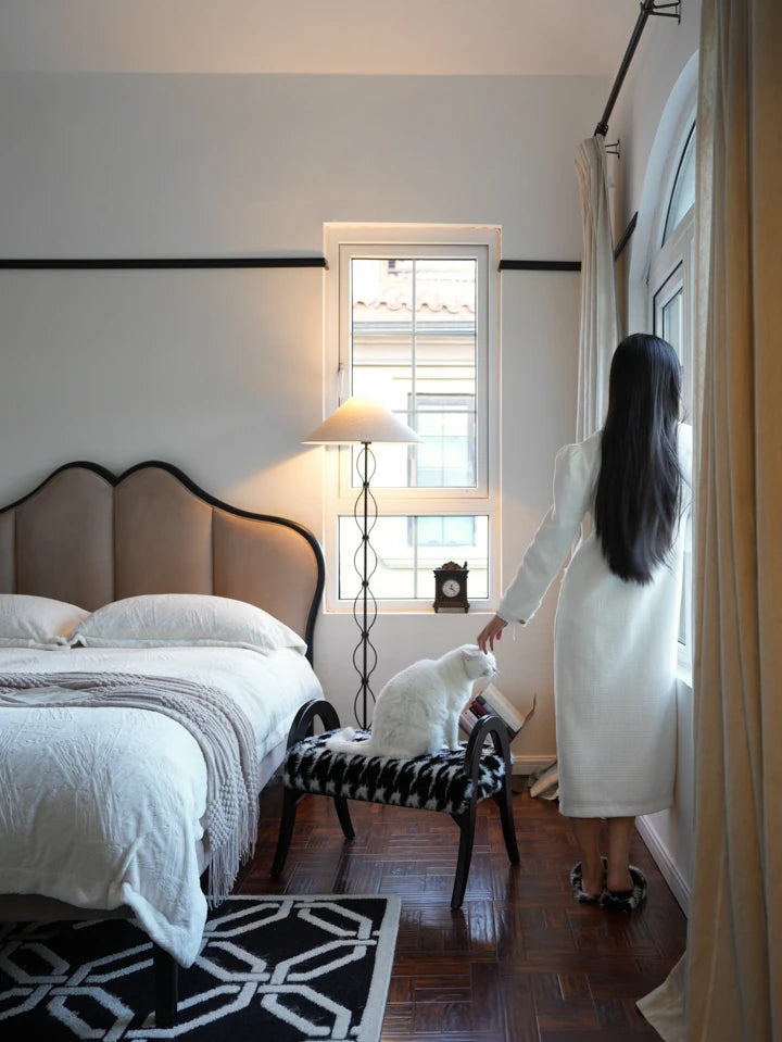 Stylish Ash Wood Stool with Foam and Polyester Cushion – Perfect for Modern Living Spaces hrn-5252