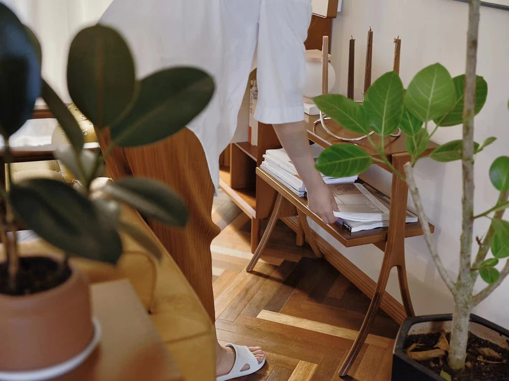 Stylish Rubber Wood Side Table with Synthetic Leather Accents – Perfect for Any Space! hrn-5258