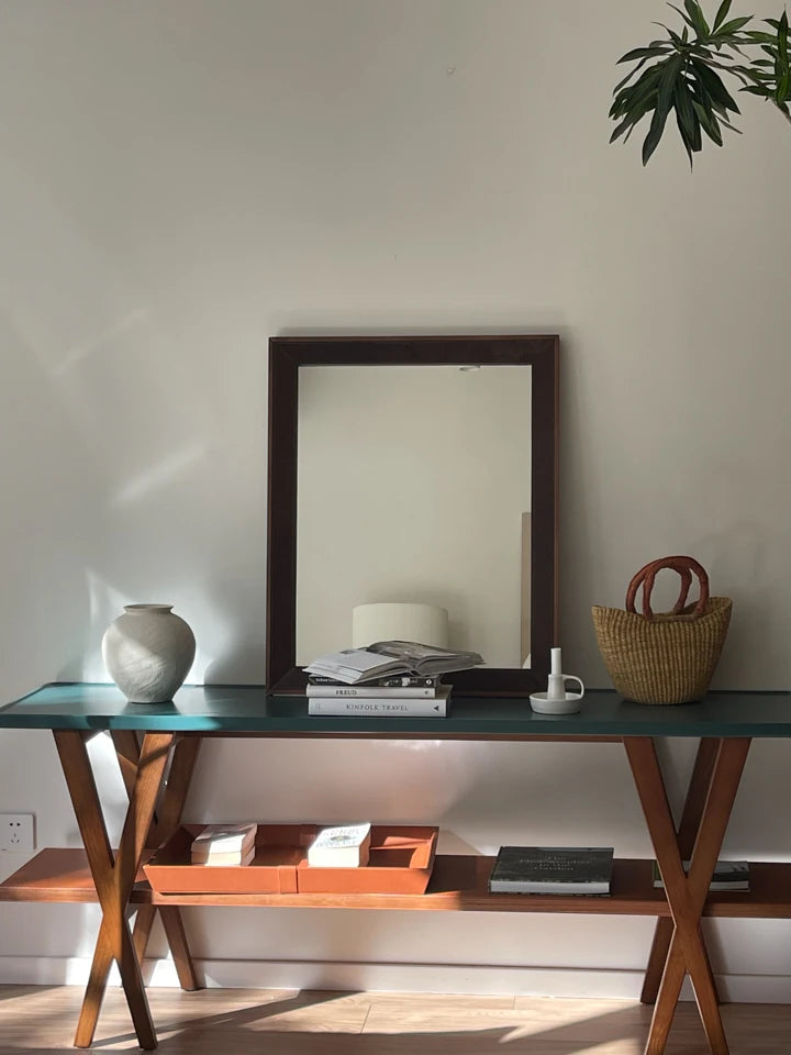 Stylish Ash Wood Console Table with Multi-layer Board and Synthetic Leather Accents hrn-5260