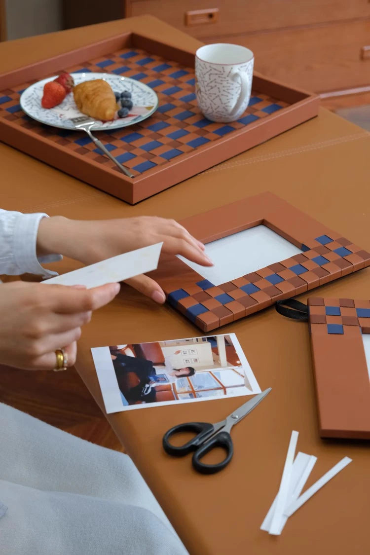 Stylish Elm Wood Nightstand with Removable Synthetic Leather Tray – Modern Multi-Functional Design hrn-5265