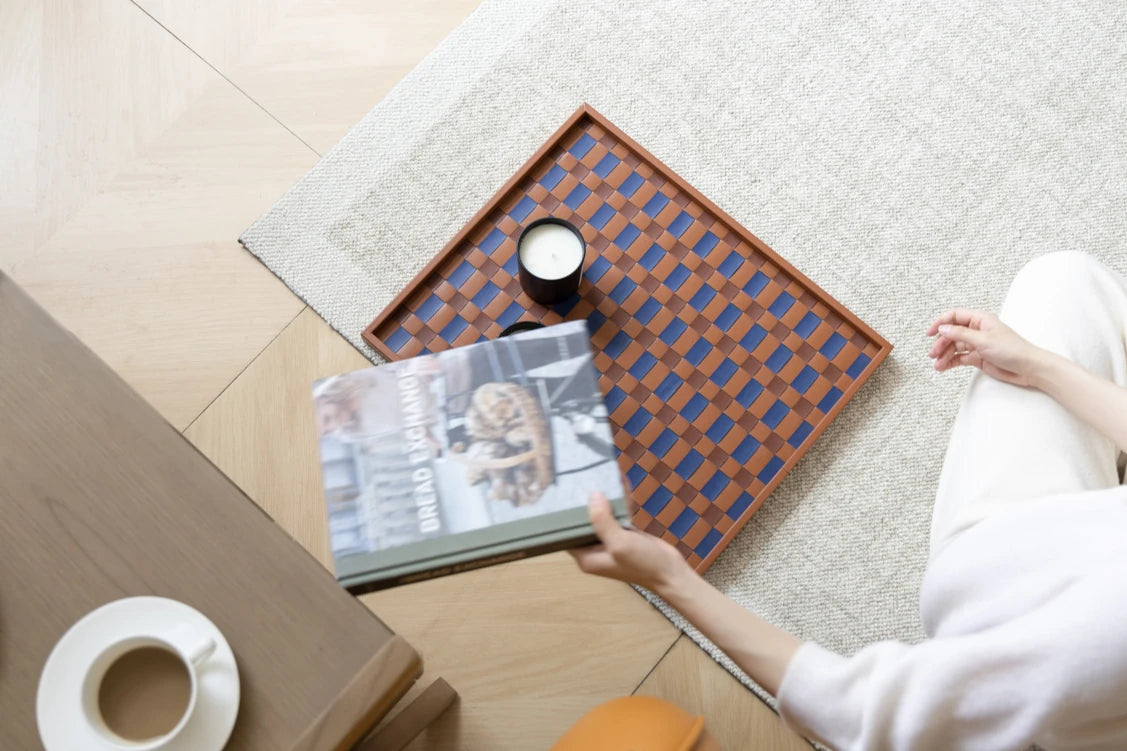 Stylish Elm Wood Nightstand with Removable Synthetic Leather Tray – Modern Multi-Functional Design hrn-5265