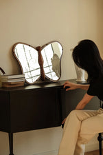 Unique Butterfly-Shaped Mirror with Solid Wood Frame - Hand-Cut Glass Design for Elegant Home Décor hrn-5268