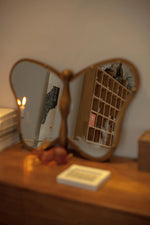 Unique Butterfly-Shaped Mirror with Solid Wood Frame - Hand-Cut Glass Design for Elegant Home Décor hrn-5268