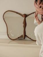 Unique Butterfly-Shaped Mirror with Solid Wood Frame - Hand-Cut Glass Design for Elegant Home Décor hrn-5268