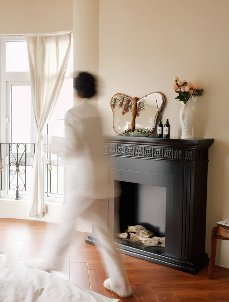 Unique Butterfly-Shaped Mirror with Solid Wood Frame - Hand-Cut Glass Design for Elegant Home Décor hrn-5268