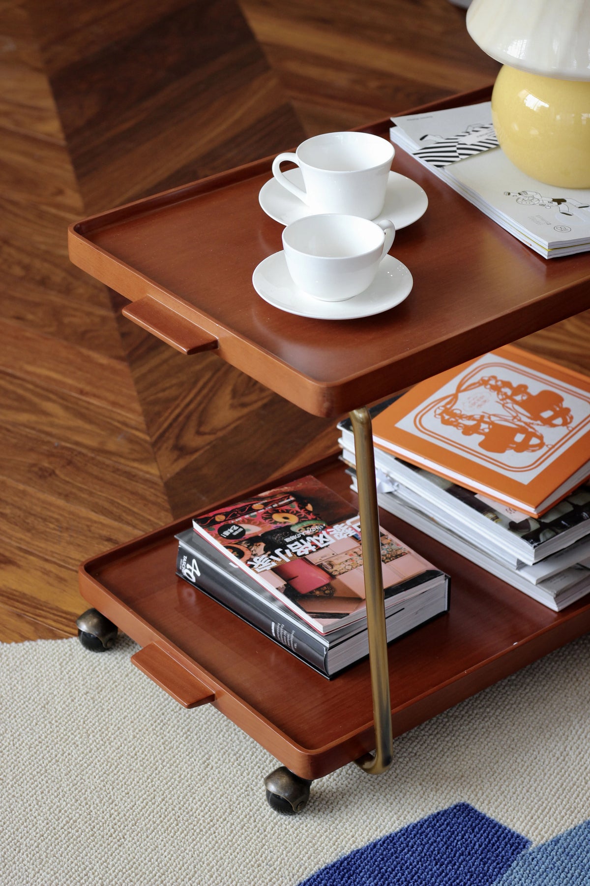 Elegant Metal and Oak Serving Cart with Copper Accents - Perfect for Entertaining hrn-5272