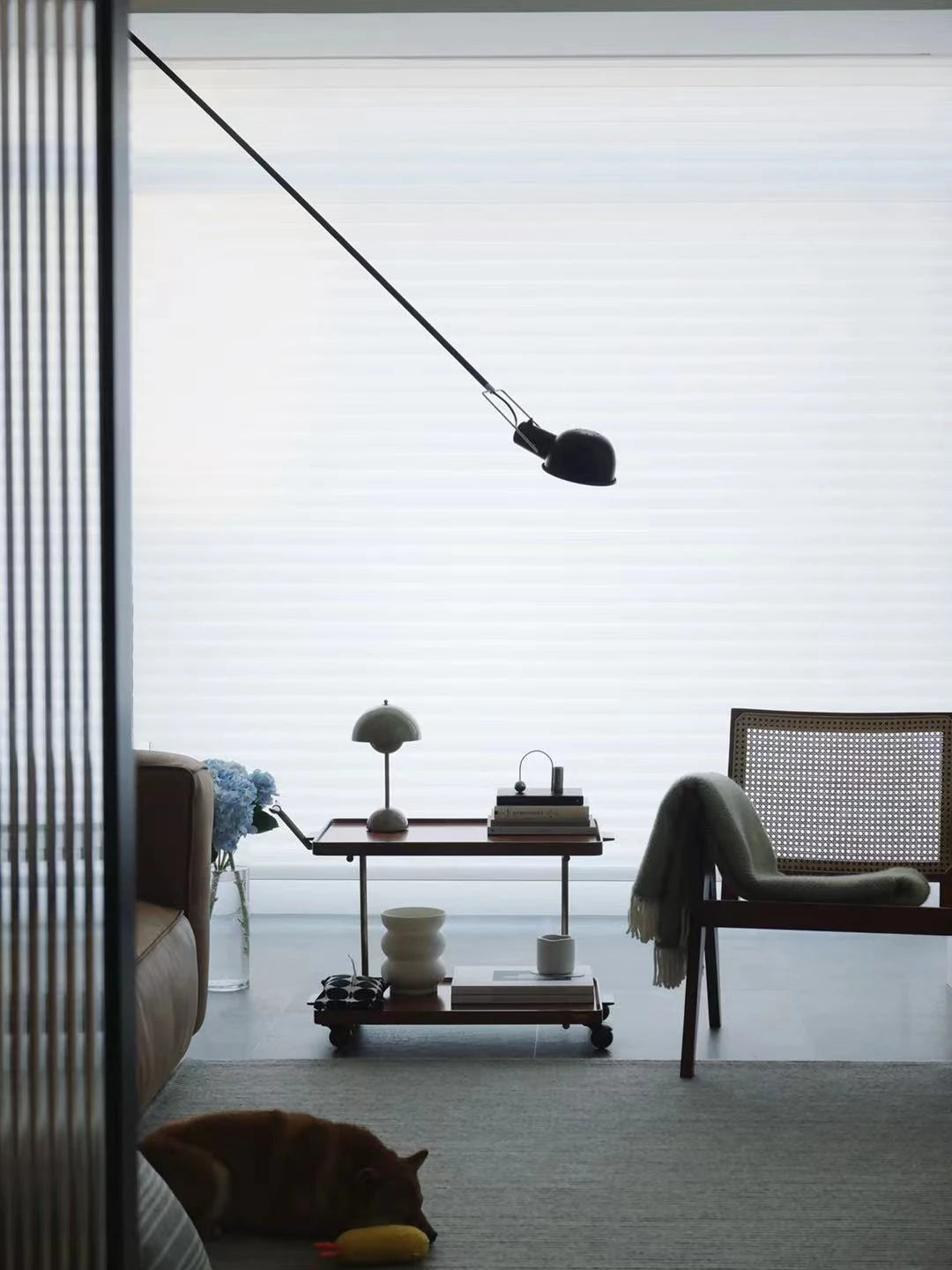 Elegant Metal and Oak Serving Cart with Copper Accents - Perfect for Entertaining hrn-5272