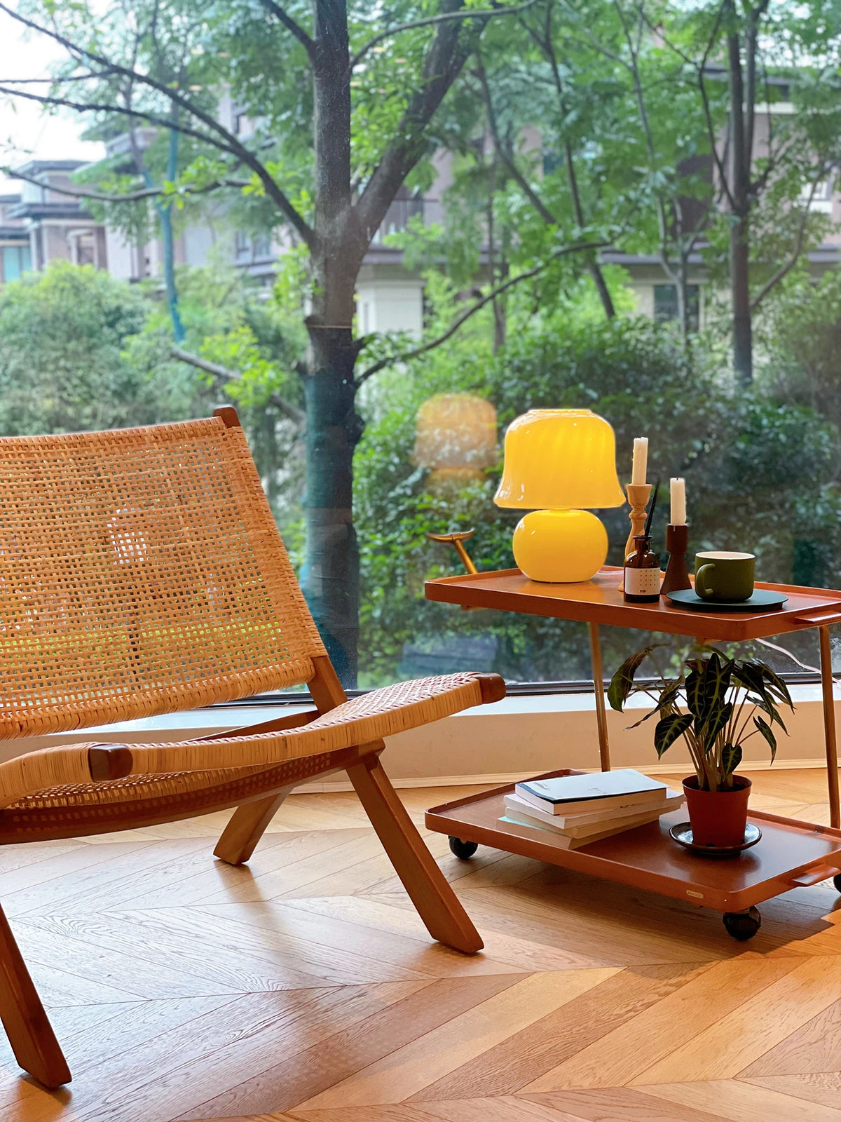 Elegant Metal and Oak Serving Cart with Copper Accents - Perfect for Entertaining hrn-5272