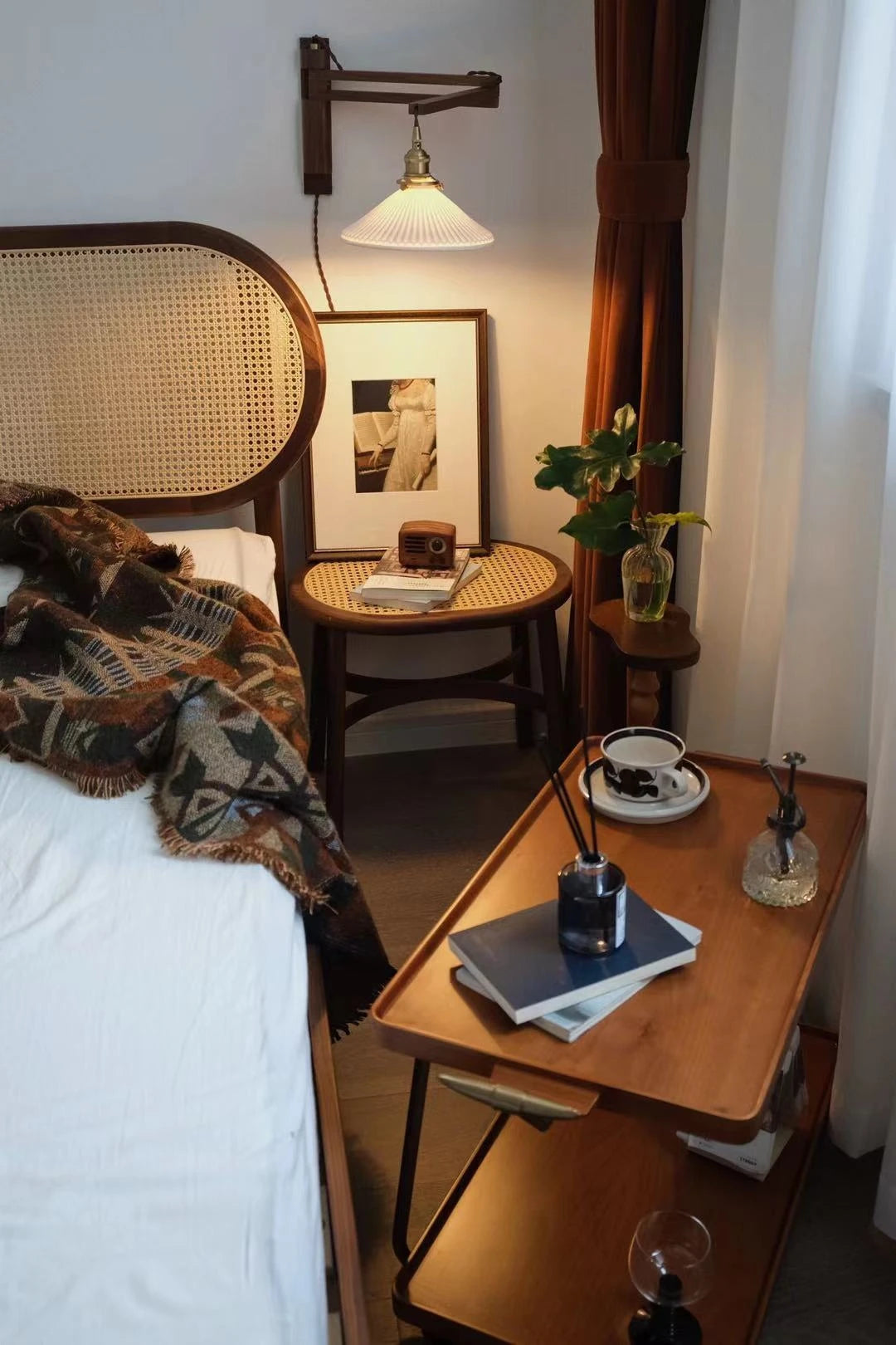 Elegant Metal and Oak Serving Cart with Copper Accents - Perfect for Entertaining hrn-5272