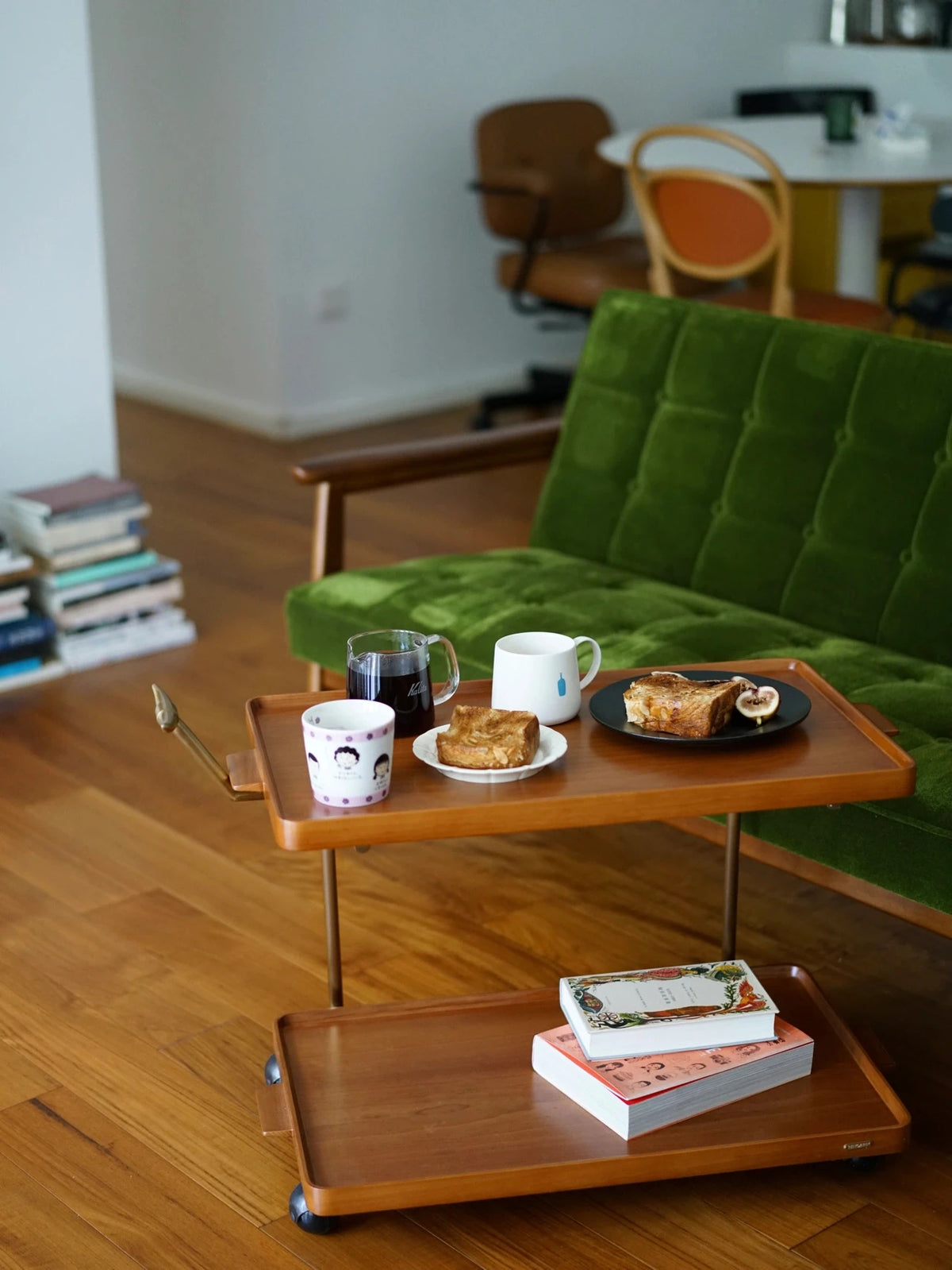 Elegant Metal and Oak Serving Cart with Copper Accents - Perfect for Entertaining hrn-5272