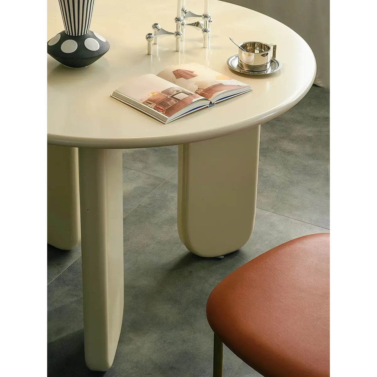 Modern Round Dining Table with Elegant Gloss Finish for Stylish Spaces hsj-2249