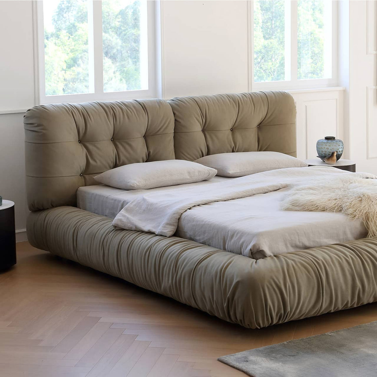 Luxurious Gray Pine Suede Down Bed for Ultimate Comfortmy-377