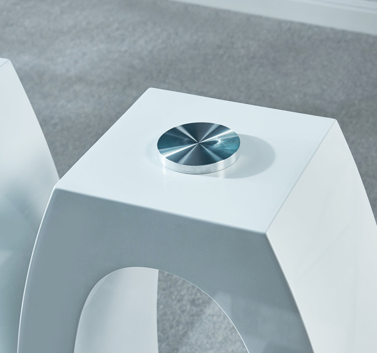 Modern Design MDF Dining Table with White Finish, Clear Glass Top, For 6 People W1241S00012-djyc