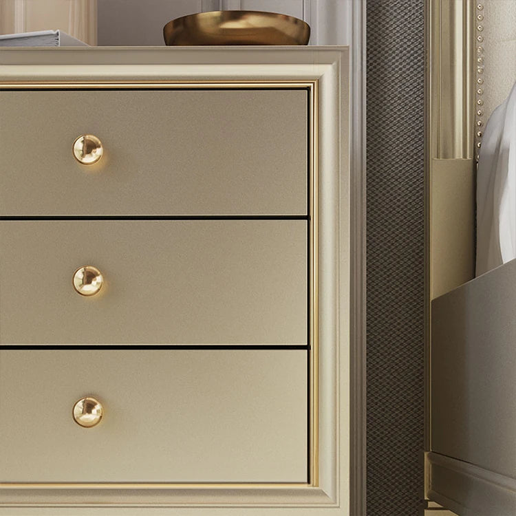 Elegant Pine Multi-layer Board Nightstand with Three Drawers and Gold Accents - Modern Bedroom Furniture fjfn-5273