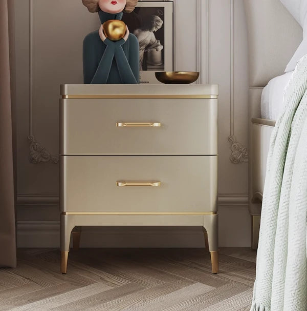 Elegant Solid Wood Nightstand with Multi-Layer Board and Gold Accent – Modern Two-Drawer End Table for Bedroom Storage fjfn-5275