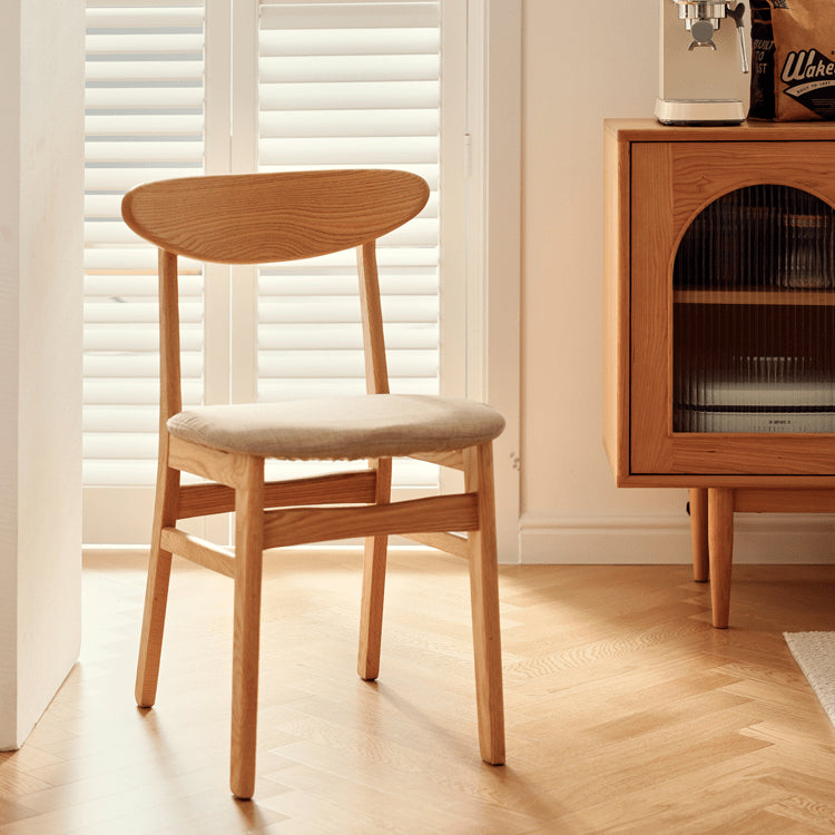 Elegant White Chair with Red Oak Wood and Soft Cotton Upholstery fyg-660