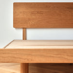 Elegant Natural Wood Bed with Cherry and Beech Wood Accents & Durable Metal Frame fyg-678