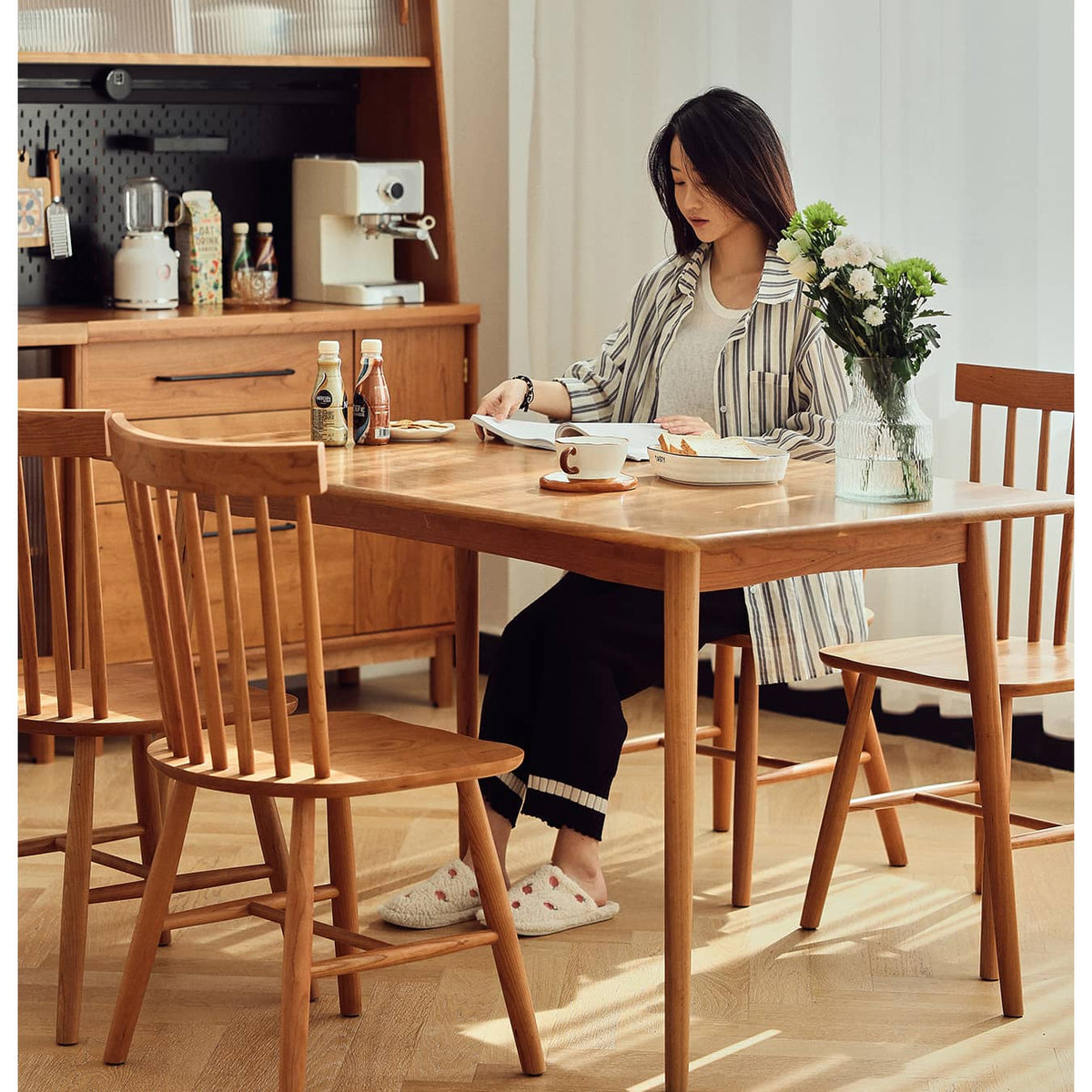 Stunning Cherry Wood Table with Natural Wood Finish - Perfect for Your Home hldmz-703