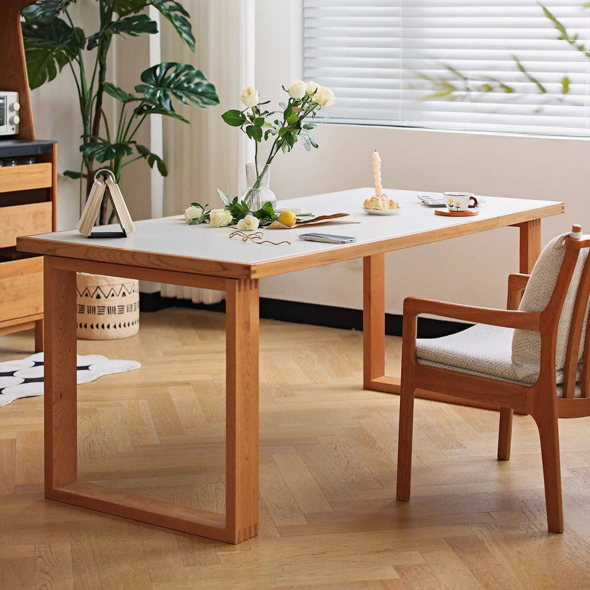 Stylish White Table with Black Marble & Cherry Wood Accents - Natural Elegance for Modern Spaces hldmz-713