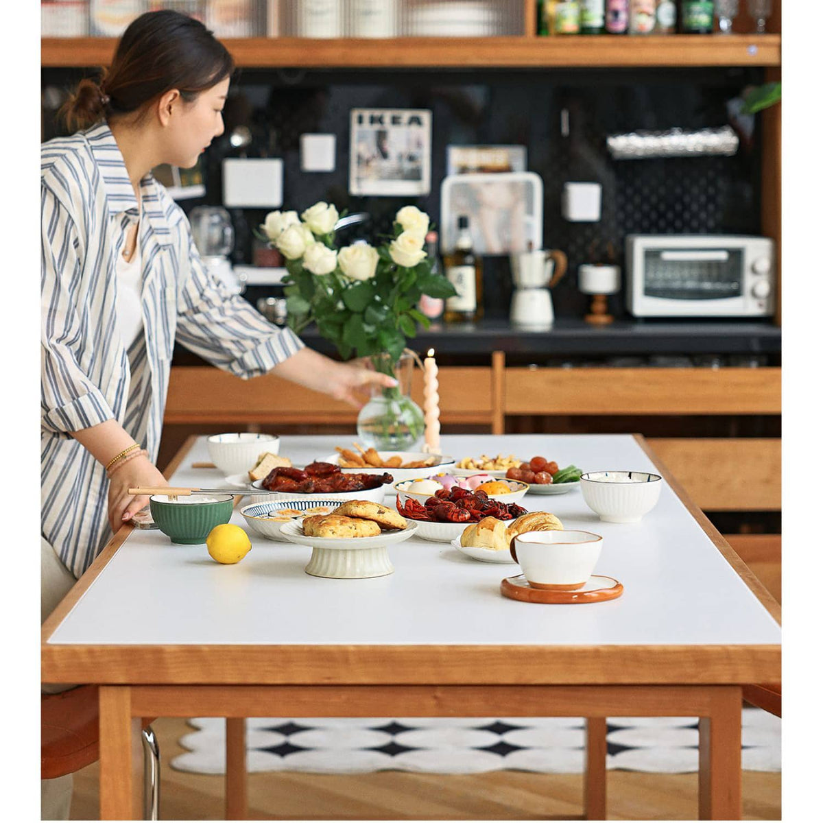 Stylish White Table with Black Marble & Cherry Wood Accents - Natural Elegance for Modern Spaces hldmz-713