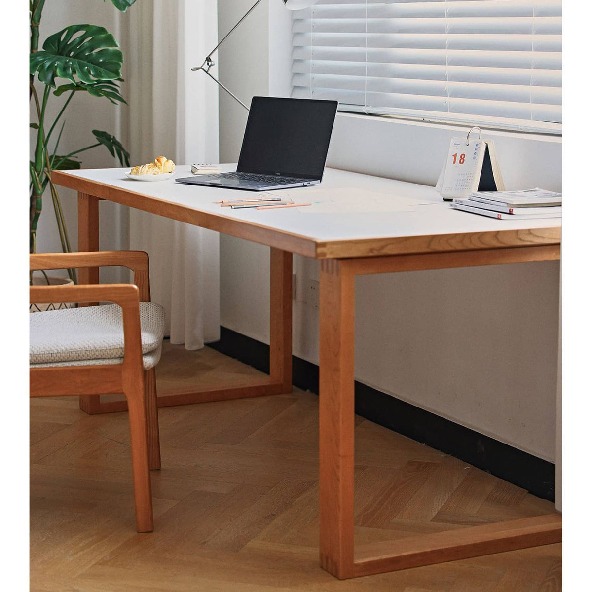 Stylish White Table with Black Marble & Cherry Wood Accents - Natural Elegance for Modern Spaces hldmz-713