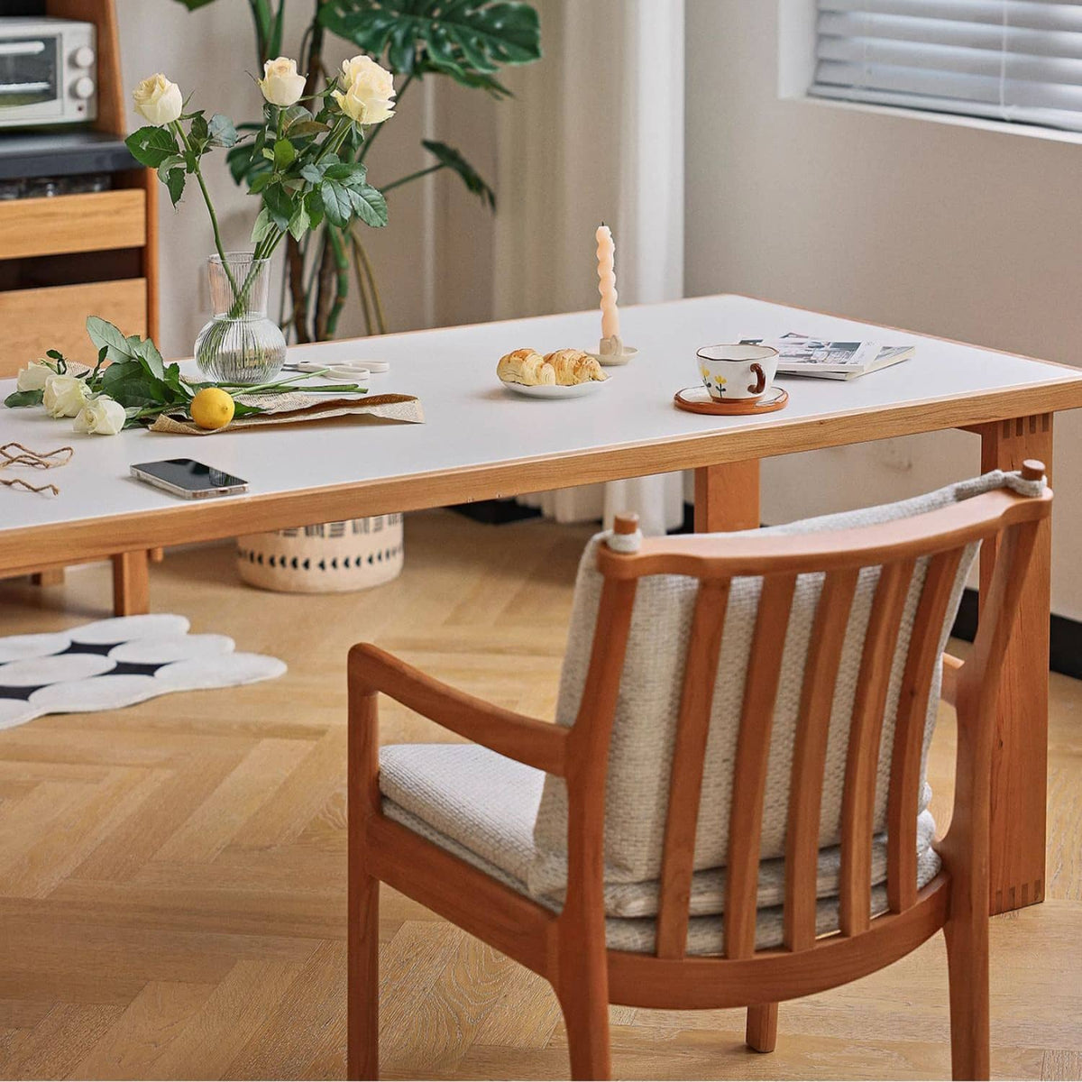 Stylish White Table with Black Marble & Cherry Wood Accents - Natural Elegance for Modern Spaces hldmz-713