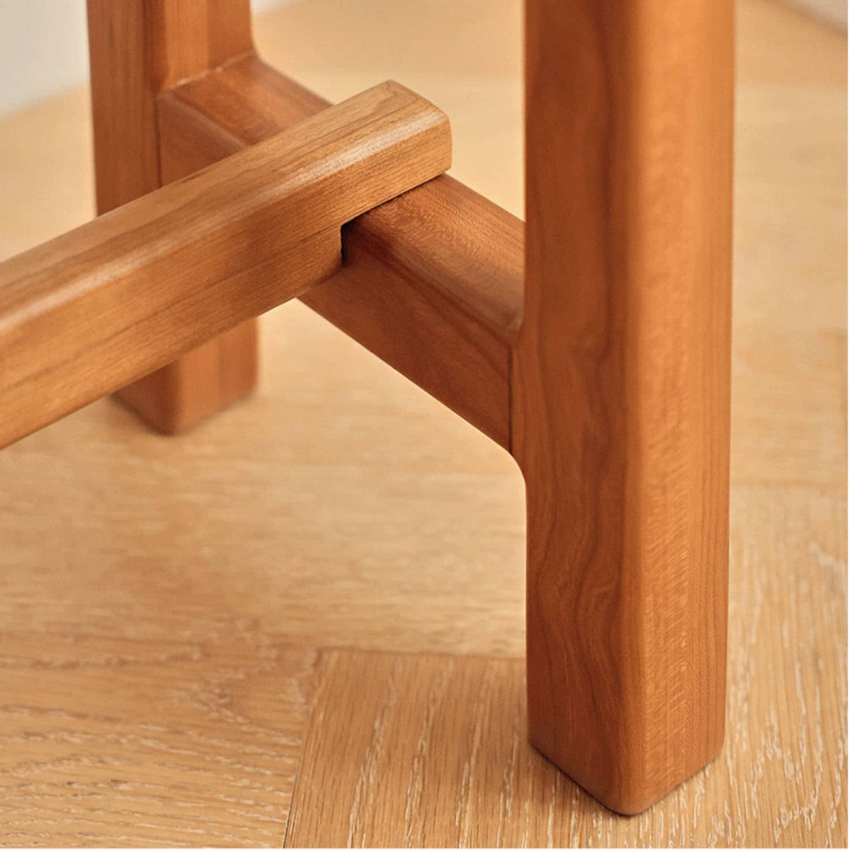 Elegant Cherry Wood Stool - Natural Finish for Timeless Style hldmz-725