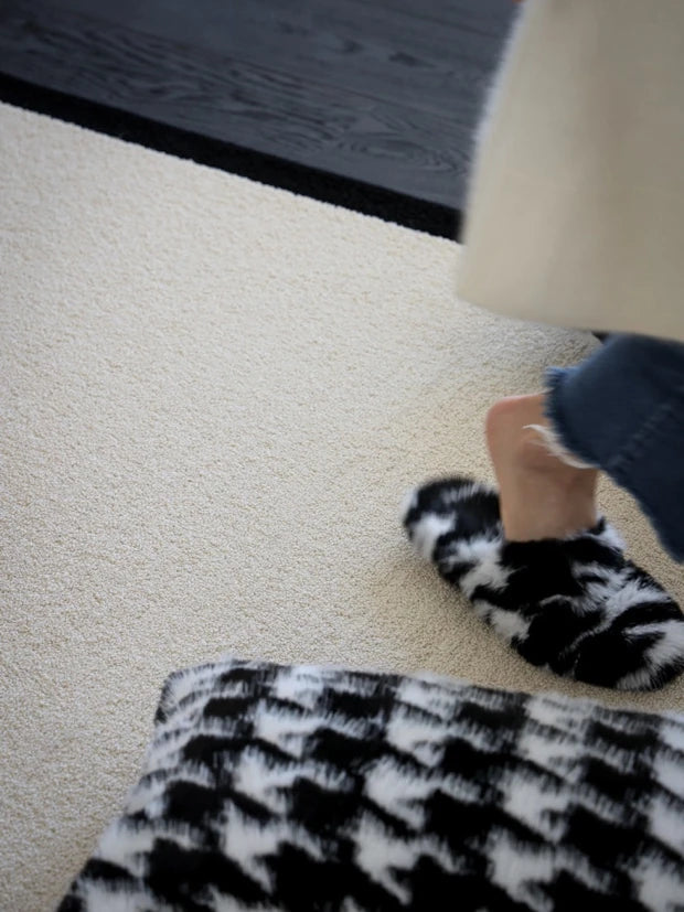 Stylish Ash Wood Stool with Foam and Polyester Cushion – Perfect for Modern Living Spaces hrn-5252