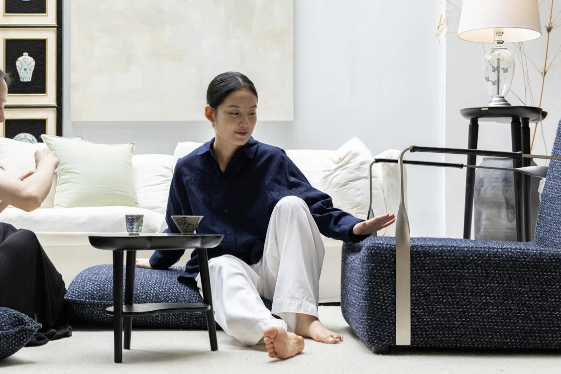 Chic Black Ash Wood Side Table with Unique Cloud Design and Lower Shelf hrn-5253