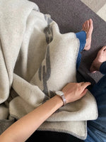 Stylish Synthetic Leather Stool with Unique Design - Comfortable and Versatile Home Accent Piece hrn-5254