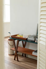 Stylish Ash Wood Console Table with Multi-layer Board and Synthetic Leather Accents hrn-5260