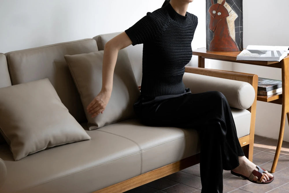 Stylish Ash Wood Console Table with Multi-layer Board and Synthetic Leather Accents hrn-5260