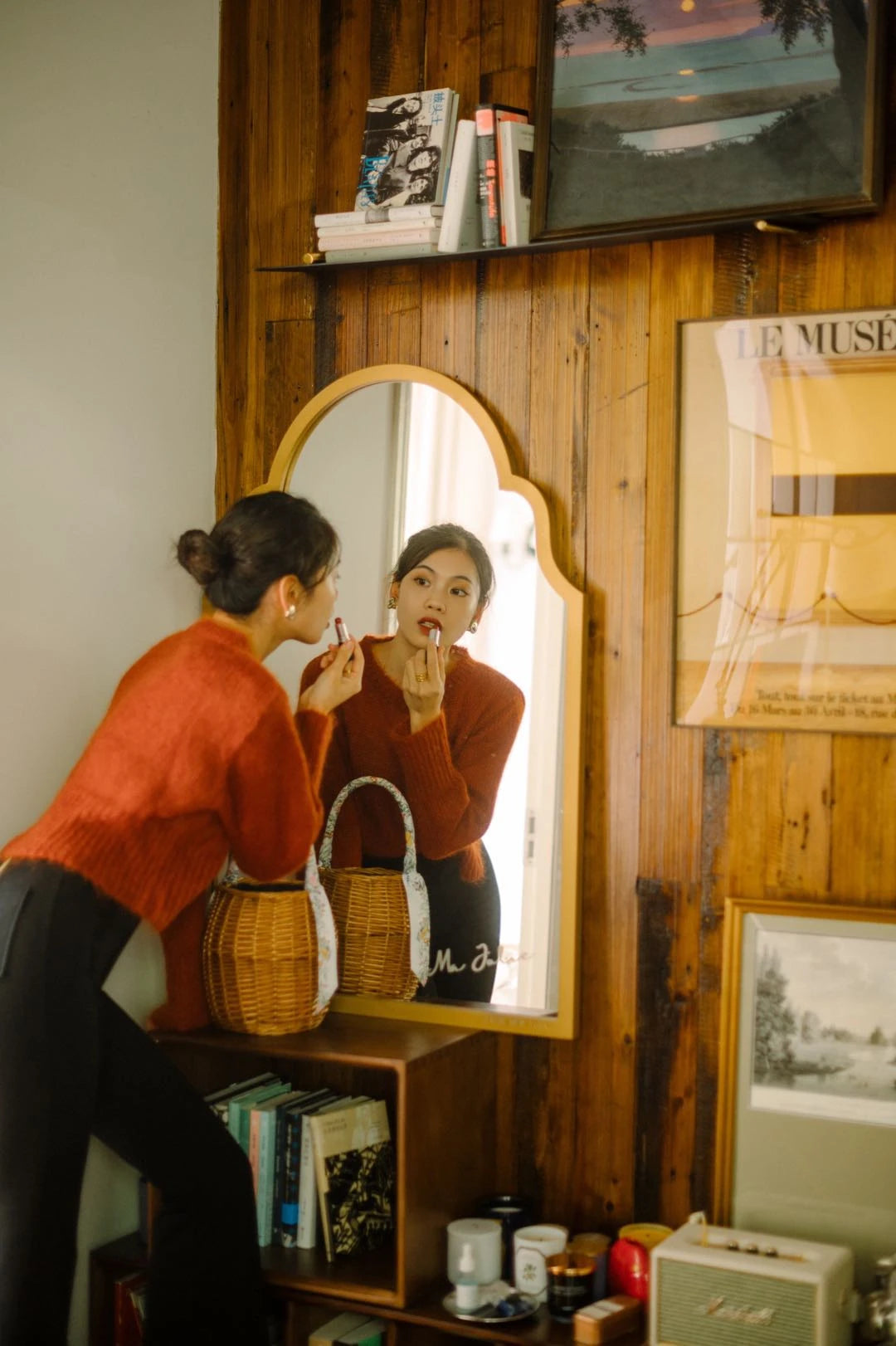 Elegant Beech Wood Mirror with Glass Finish - Stylish Home Décor Accent for Any Room hrn-5261