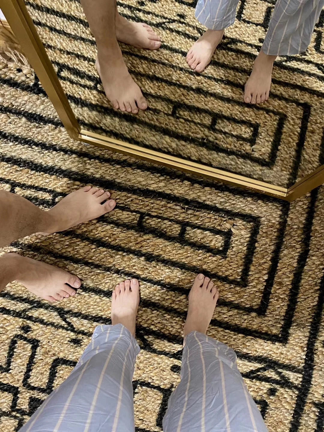 Elegant Beech Wood Mirror with Glass Finish - Stylish Home Décor Accent for Any Room hrn-5261