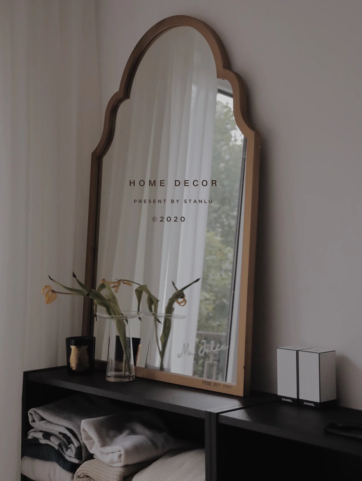 Elegant Beech Wood Mirror with Glass Finish - Stylish Home Décor Accent for Any Room hrn-5261