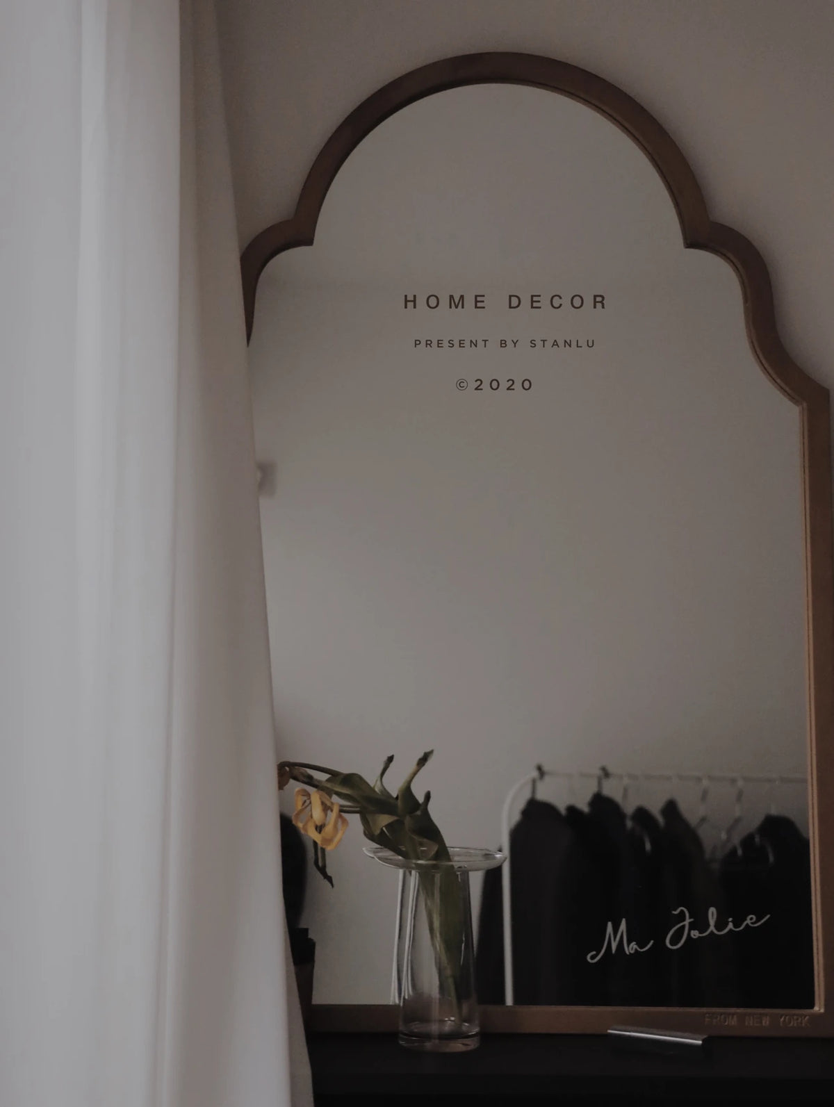 Elegant Beech Wood Mirror with Glass Finish - Stylish Home Décor Accent for Any Room hrn-5261