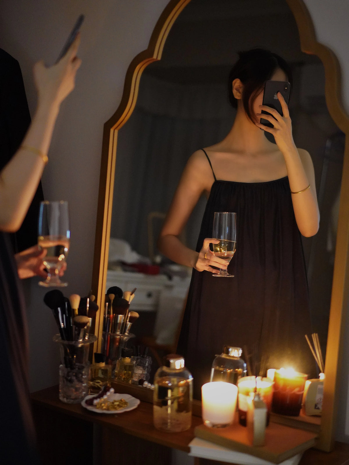 Elegant Beech Wood Mirror with Glass Finish - Stylish Home Décor Accent for Any Room hrn-5261