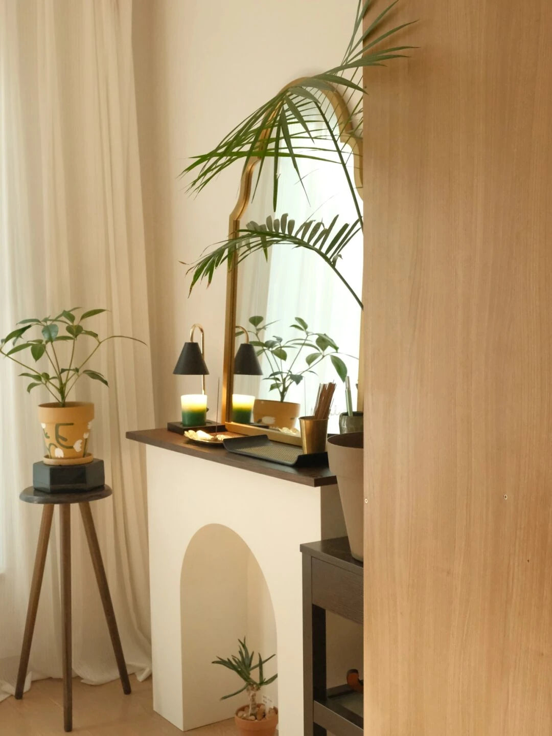 Elegant Beech Wood Mirror with Glass Finish - Stylish Home Décor Accent for Any Room hrn-5261