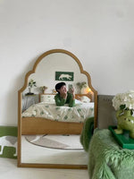 Elegant Beech Wood Mirror with Glass Finish - Stylish Home Décor Accent for Any Room hrn-5261