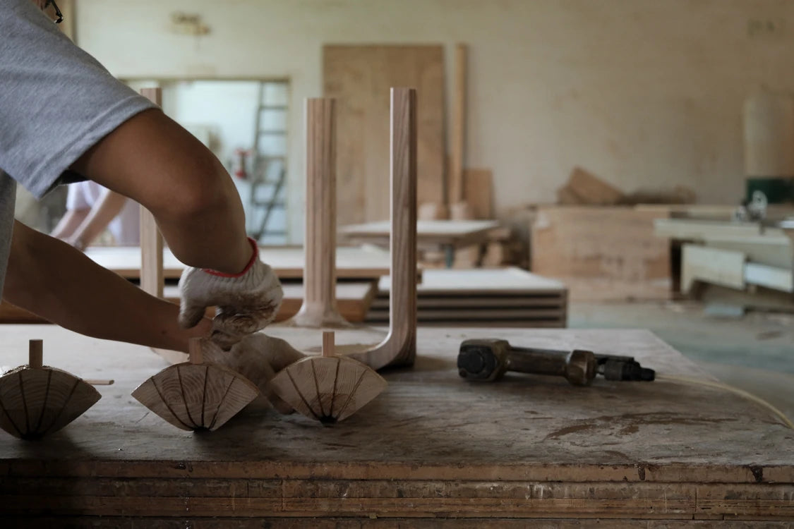 Stylish Cowhide and Ash Wood Stool - Modern Hexagonal Design for Any Space hrn-5262