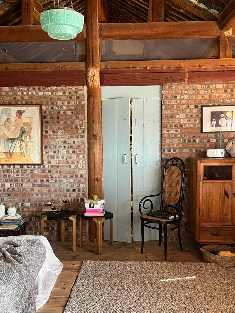 Stylish Cowhide and Ash Wood Stool - Modern Hexagonal Design for Any Space hrn-5262