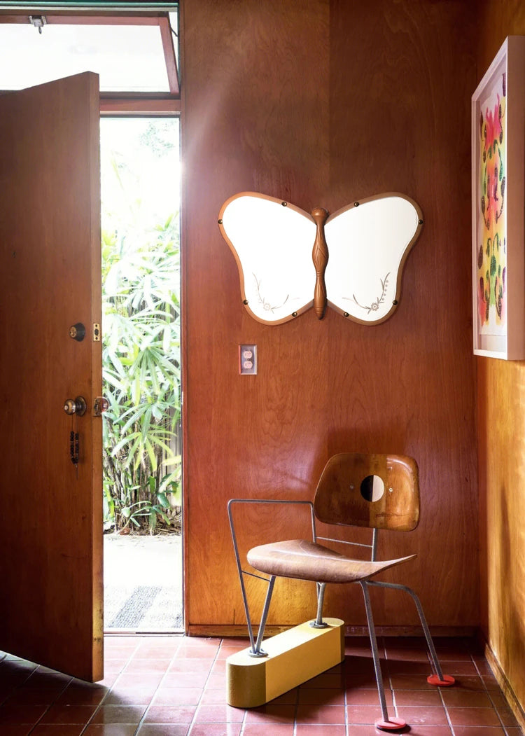 Unique Butterfly-Shaped Mirror with Solid Wood Frame - Hand-Cut Glass Design for Elegant Home Décor hrn-5268